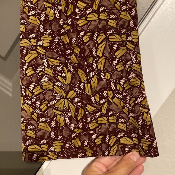 Maroon/gold flower, bell-sleeved romper - Picture 4 of 4